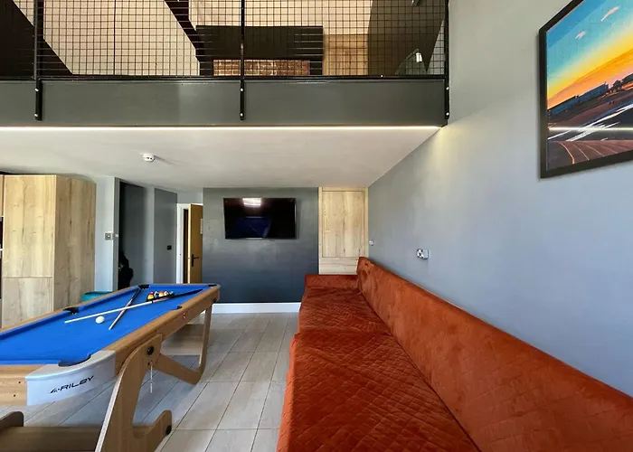 The Luxury Penthouse By Sasco Apartments